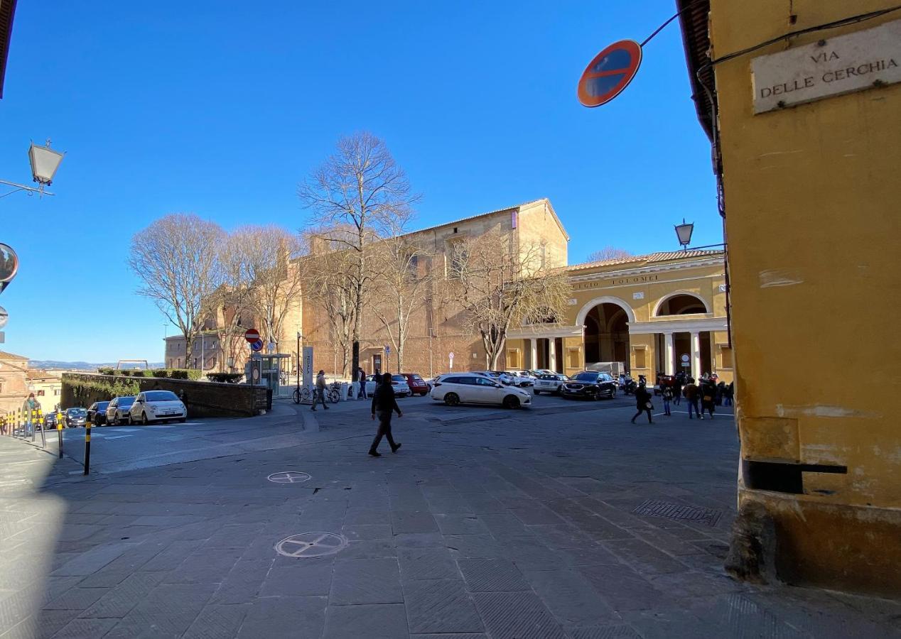 Violante House-Appartamento In Centro Storico Siena Exterior photo