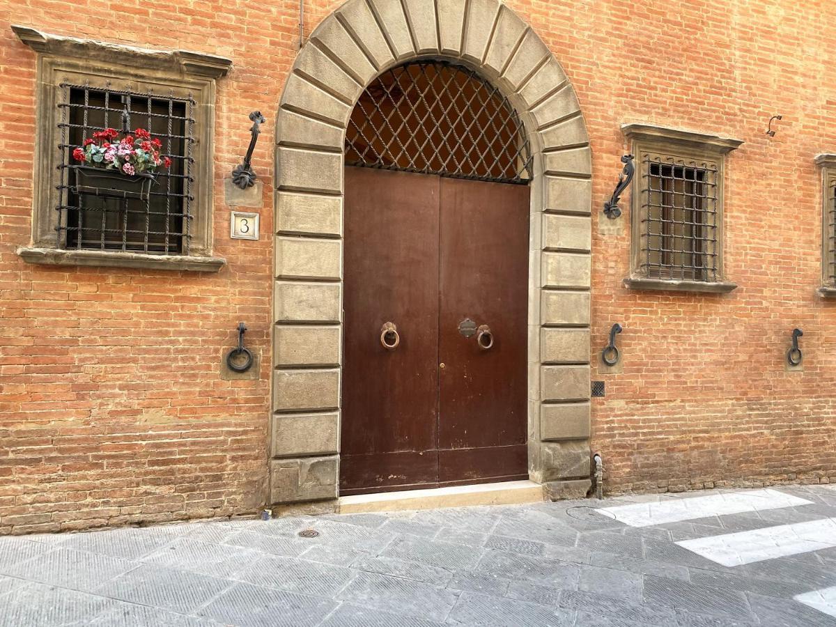 Violante House-Appartamento In Centro Storico Siena Exterior photo