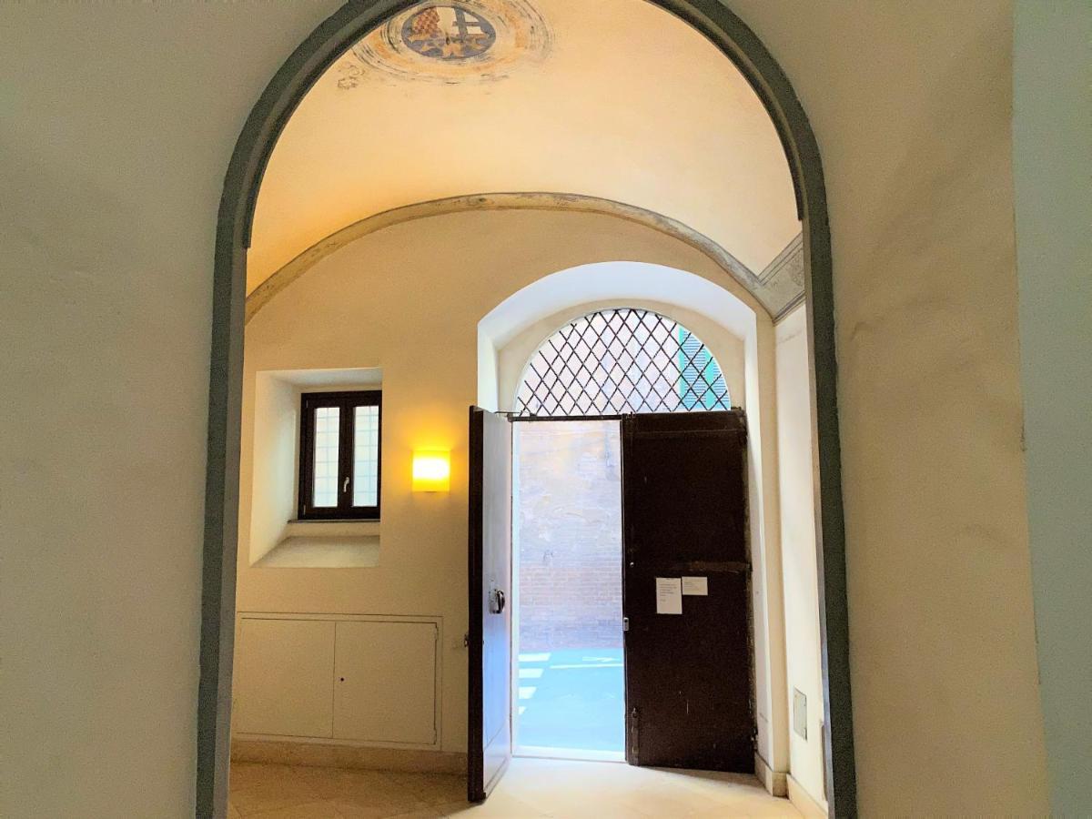 Violante House-Appartamento In Centro Storico Siena Exterior photo
