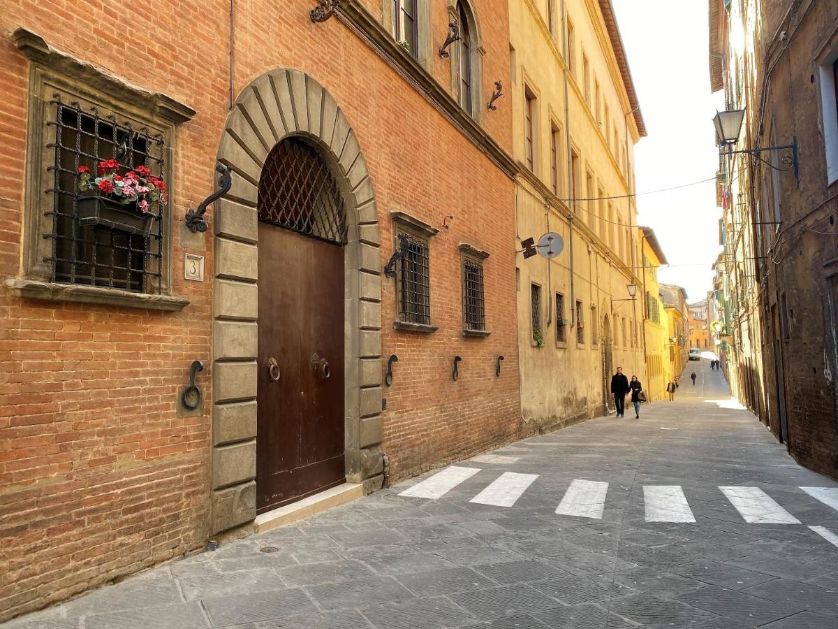 Violante House-Appartamento In Centro Storico Siena Exterior photo